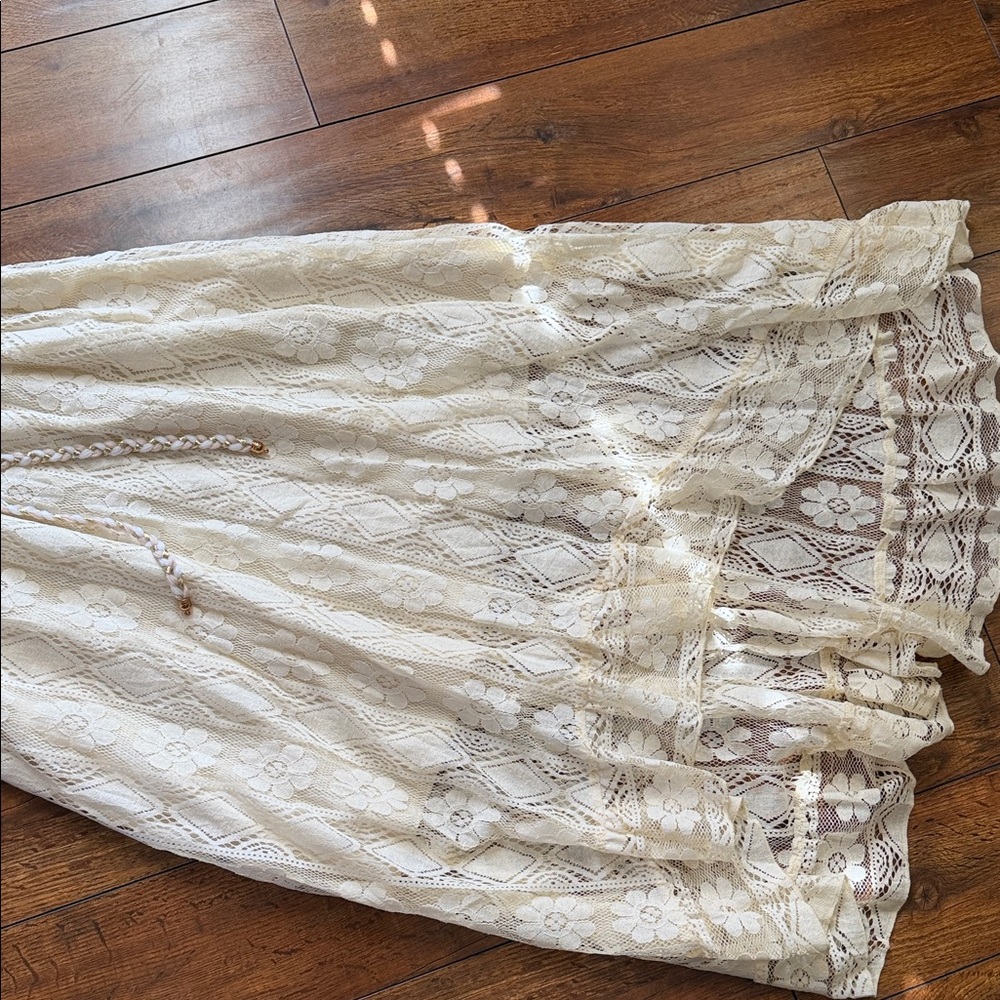 Cream Lace Sleeveless Dress - Picture 2 of 5